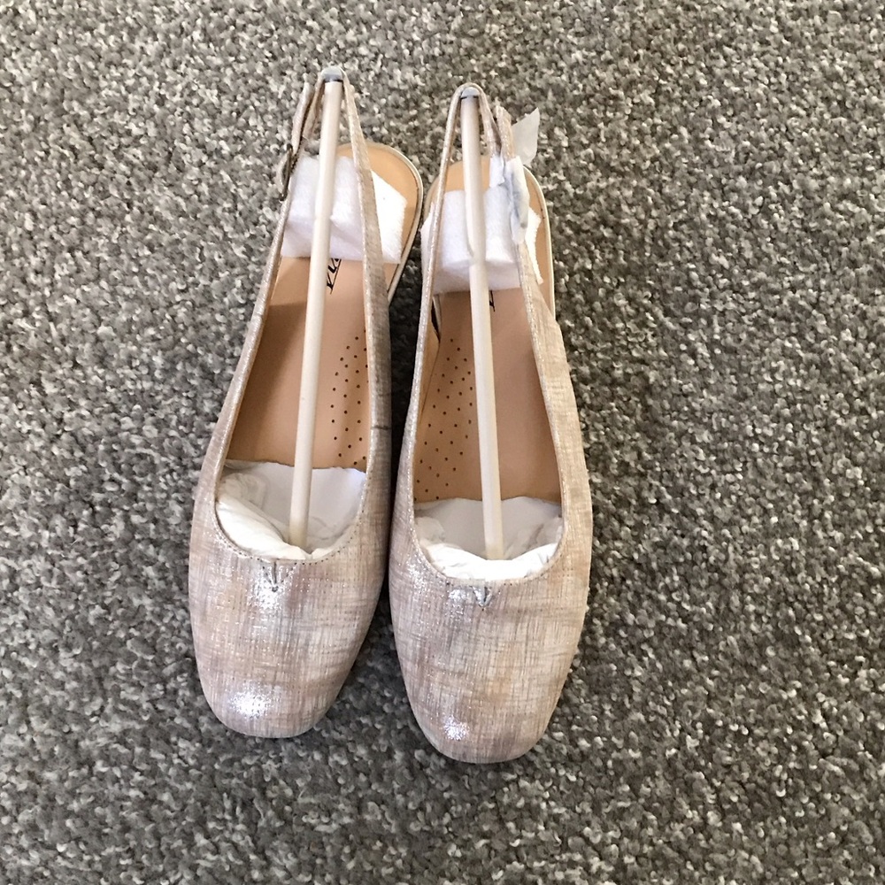 New TROTTERS Lenore Slingback